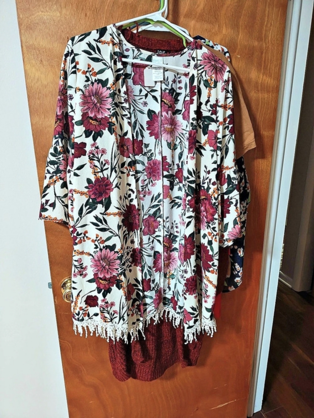Time and Tru Floral Fringe Kimono in White & Pink NWT
